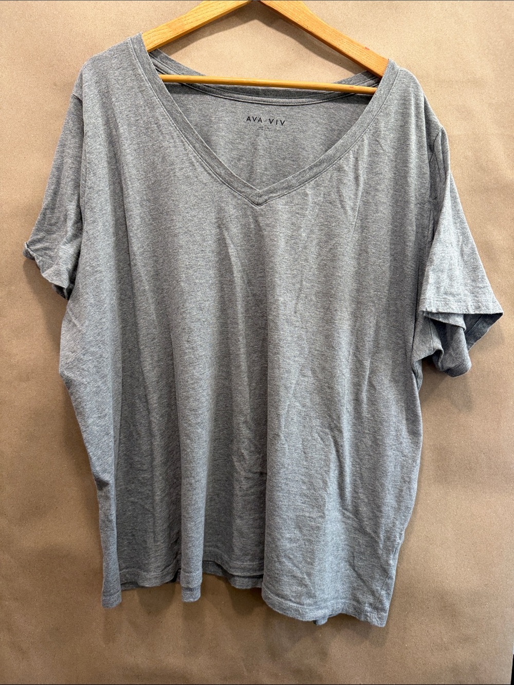 Ava & Viv Gray V-Neck Short Sleeve Tee